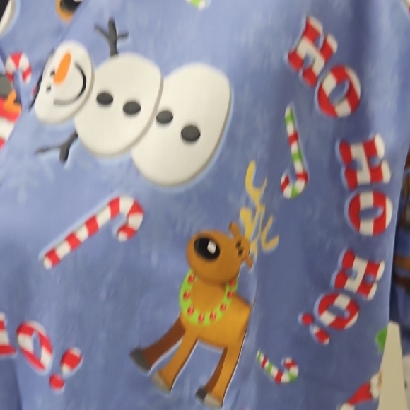 UA Scrubs Blue Holiday Print Top - Picture 5 of 10